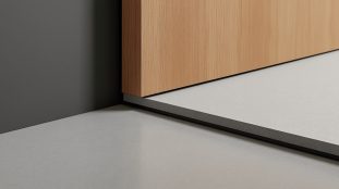 découvrez comment une épaisseur de béton ciré de 2 ou 3 mm influence le passage sous les portes, les seuils et la préparation du sol avant les travaux.